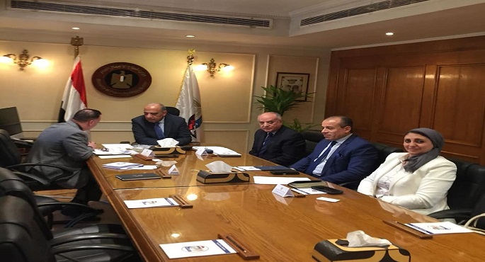 بالصور.. وزير قطاع الأعمال العام يوجه بزراعة الذرة الشامية والصفراء في أراضي شركة جنوب الوادي بتوشكى