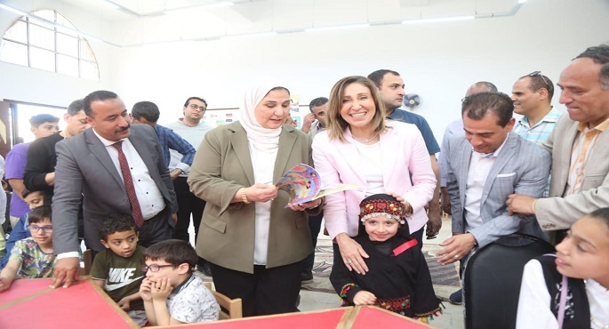 بالصور .. وزيرة الثقافة تفتتح مكتبتي ضاحية السلام الثقافية والعريش العامة بعد تطويرهما