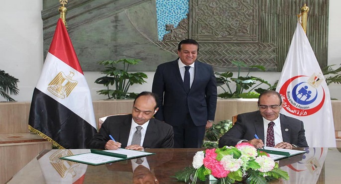 وزير الصحة يشهد توقيع تعاون بين اللجنة العليا للتخصصات الصحية والمجلس الصحي المصري