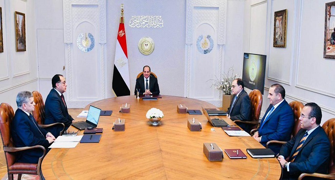 الرئيس السيسي يوجه بمواصلة تنفيذ استراتيجية تطوير قناة السويس ومجراها الملاحي بهدف الاستمرار في أدائها المتميز