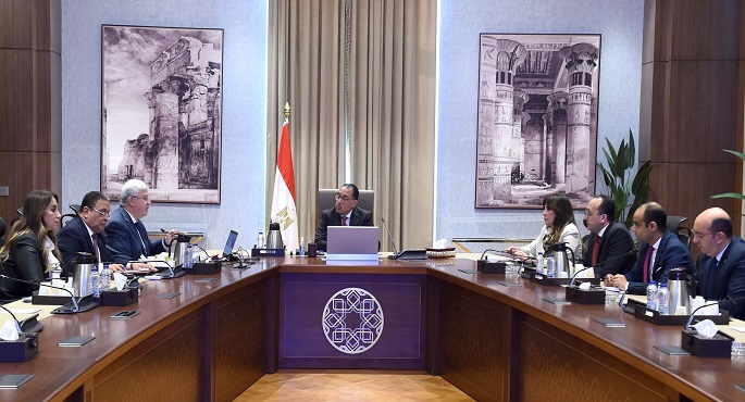 بالصور.. رئيس الوزراء يتابع مع وزير التعليم العالي موقف الطلاب المصريين الدارسين بالجامعات السودانية