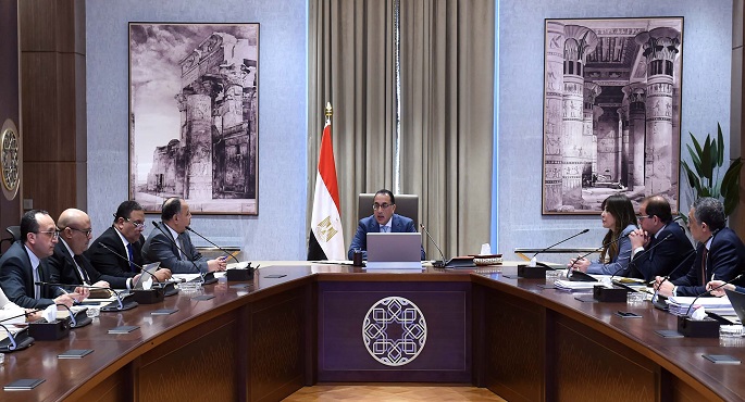 بالصور.. رئيس الوزراء يناقش مقترحات التوسع بإقامة المشروعات التي تعمل بنظام المناطق الحرة الخاصة