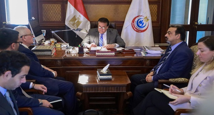 وزير الصحة يبحث مع مستشار مجموعة “BCG” العالمية المتخصصة في مجالات الاستثمار في القطاع الصحي سبل التعاون المشترك