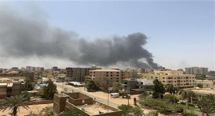 الجارديان: الصراع على السلطة هو الدافع الأول للمواجهات المسلحة في السودان