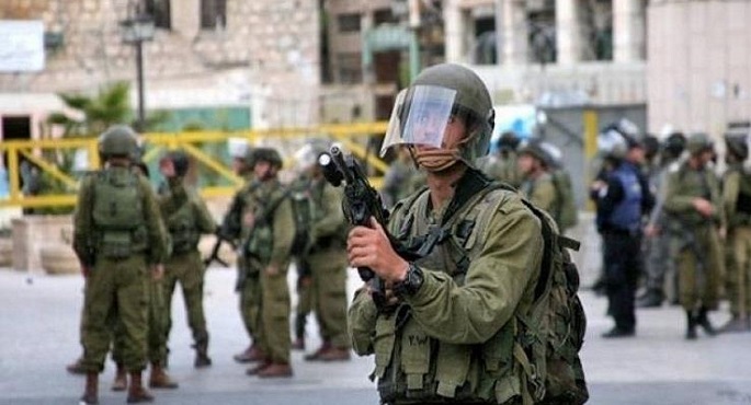 الاحتلال الإسرائيلي يعتقل 5 فلسطينيين من مناطق مُتفرقة بالضفة الغربية