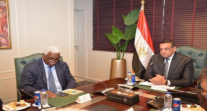 بالصور.. وزير التنمية المحلية يلتقى سكرتير عام منظمة المدن والحكومات المحلية الأفريقية