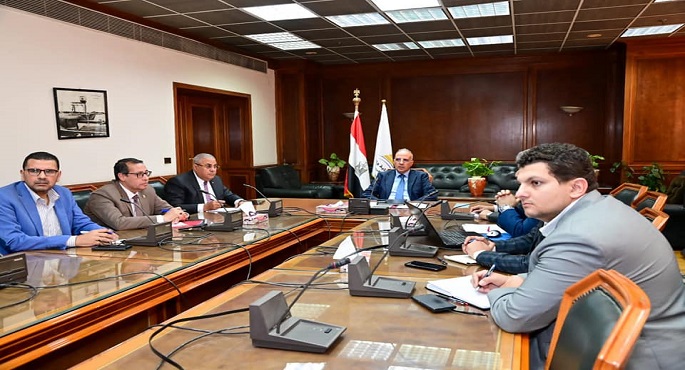 وزير الرى: عدم السماح بإقامة أى أعمال تؤثر على سريان المياه أو الجسور