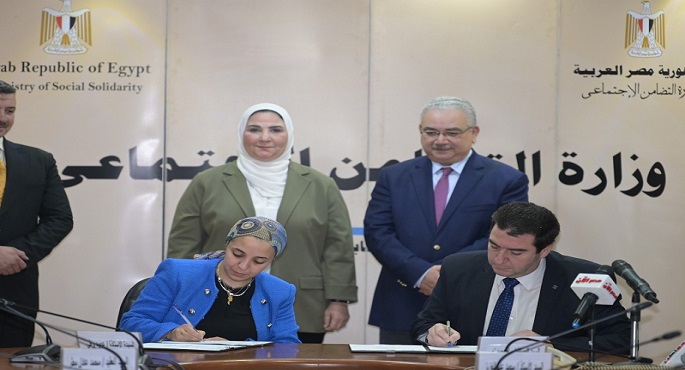 بالصور.. القباج تشهد توقيع بروتوكول طرح شهادة حياة كريمة مدتها سنة وثلاث سنوات