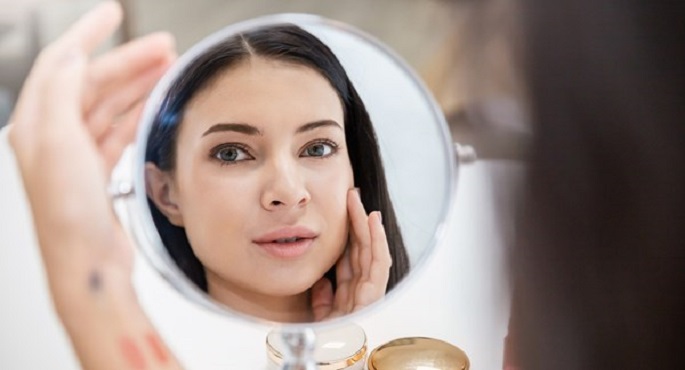 عادات صحية للحصول على بشرة متوهجة هذا الصيف