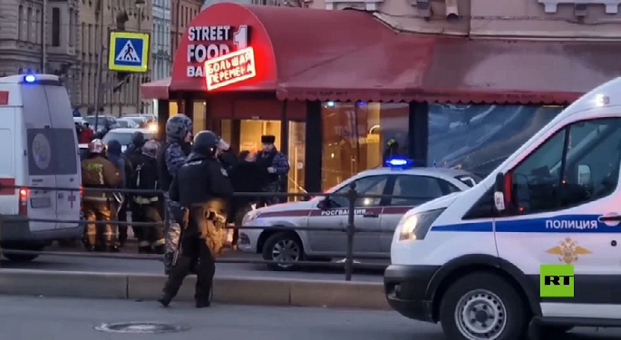 قتيل و20 مصابا بانفجار عبوة ناسفة في مقهى وسط سان بطرسبورغ