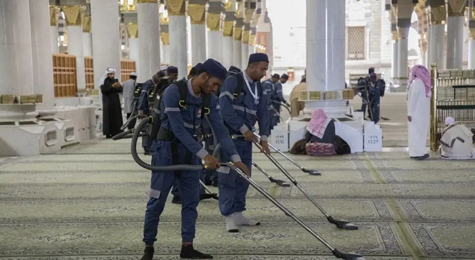 25 ألف سجادة بالمسجد النبوي مزودة بشريحة إلكترونية