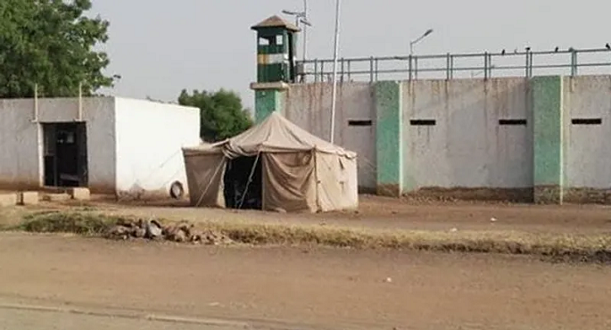 الداخلية السودانية: قوات الدعم السريع اقتحمت 5 سجون من بينها سجن كوبر وأطلقت سراح السجناء