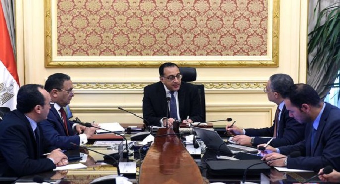 بالصور.. رئيس الوزراء يلتقي الرئيس التنفيذي للهيئة العامة للاستثمار والمناطق الحرة لاستعراض أنشطة الهيئة
