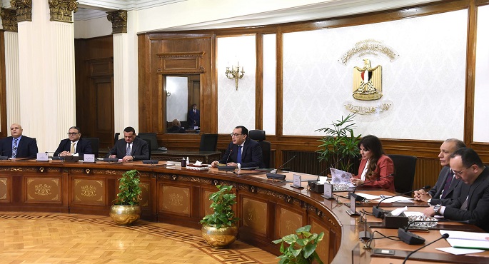 بالصور.. مدبولي يوجه بتفعيل غرف الطوارئ والأزمات خلال إجازة عيد الفطر والتعامل بحسم مع أي تعدٍيات