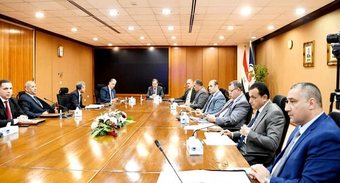 الملا يتابع خطط تكامل وتحسين كفاءة العمليات بين الشركات ذات معدلات الإنتاج الصغيرة
