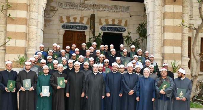 بالصور.. وزير الأوقاف يكرم الأئمة والقراء الموفدين خلال شهر رمضان الماضي