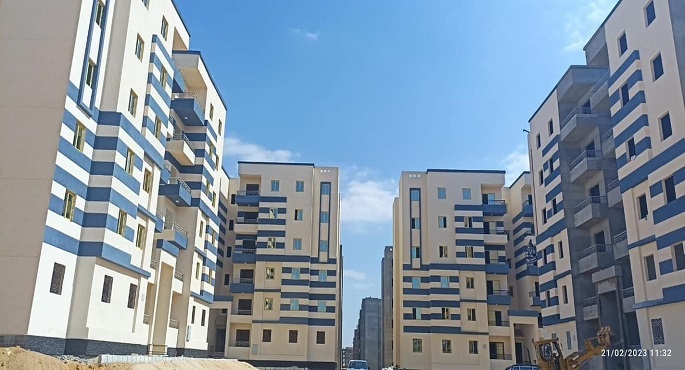 بالصور..وزير الإسكان: دفع العمل بالمشروعات الخدمية والطرق بمدينة العبور الجديدة