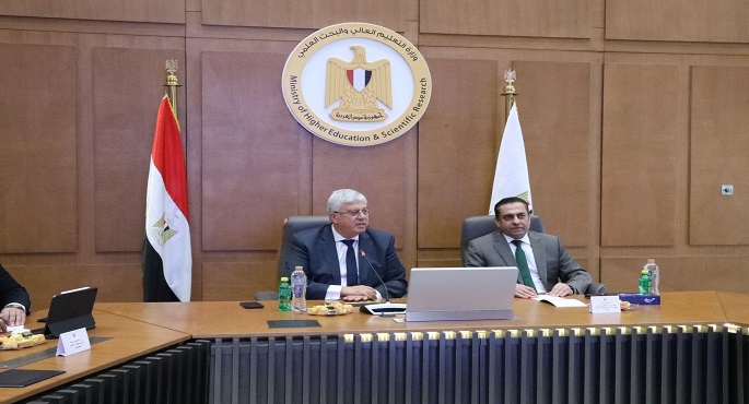 بالصور.. وزير التعليم العالي يجتمع برؤساء مجالس أمناء وأفرع الجامعات الأجنبية بالعاصمة الإدارية
