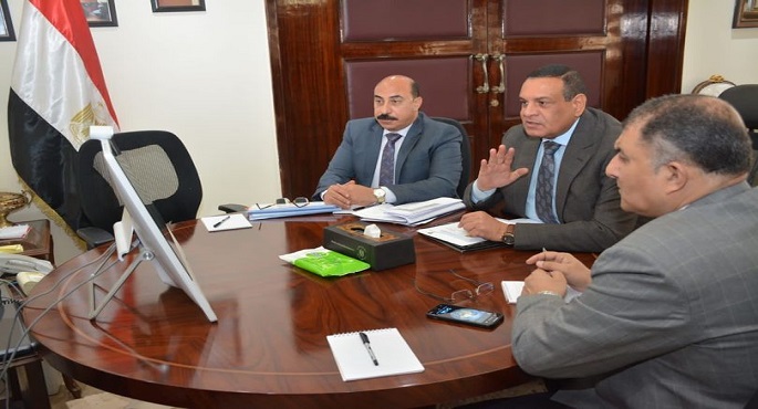 وزير التنمية المحلية يتابع مع المحافظين جهود توفير السلع الغذائية بأسعار مخفضة ومشروعات ” حياة كريمة “