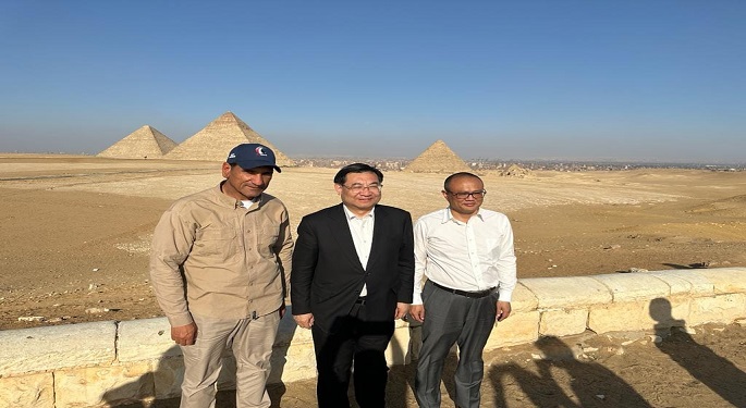 وزير الثقافة والسياحة الصيني يزور منطقة أهرامات الجيزة