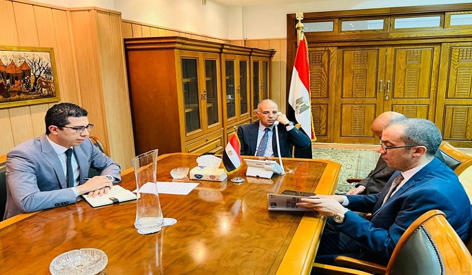 وزير الموارد المائية والري يبحث أوضاع بعثة الرى المصرى بالسودان