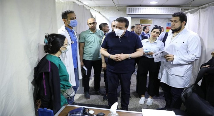 بالصور.. وزير الصحة يتفقد غرفة الطوارئ بهيئة الإسعاف المصرية لمتابعة العمل بخطة التأمين الطبي