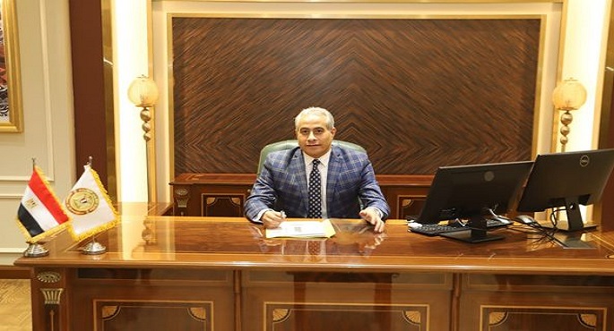 بالصور.. وزير القوى العاملة يباشر عمله من مقر “الحي الحكومي”..ويتابع “الانتقال التدريجي”