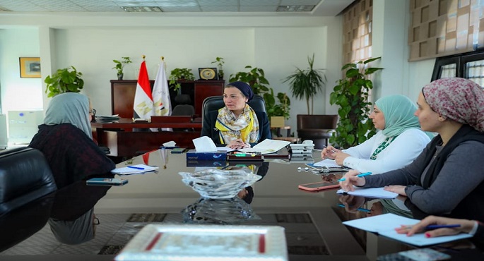 وزيرة البيئة تناقش مع «بنك الكساء» سبل الحفاظ على الموارد