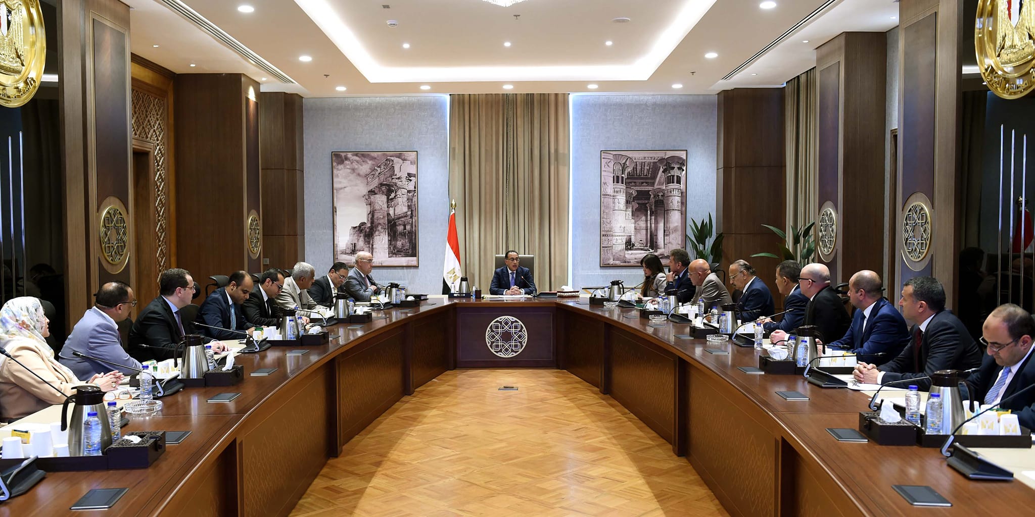 بالصور.. رئيس الوزراء يبحث سبل دعم القطاع العقاري في ظل الظروف والتحديات العالمية