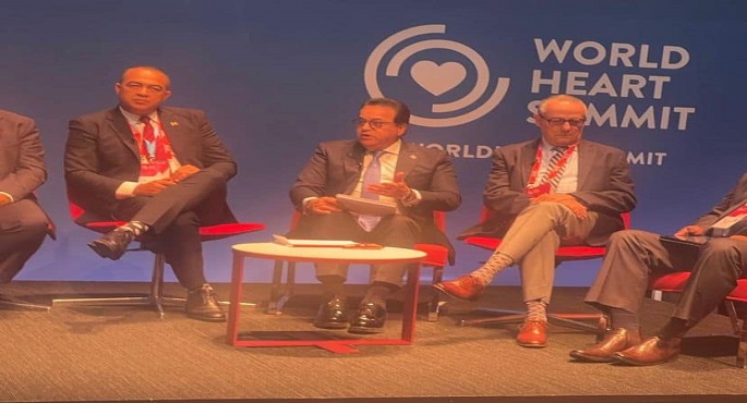 بالصور .. وزير الصحة يشارك في حلقة نقاشية ضمن قمة القلب العالمية بجنيف