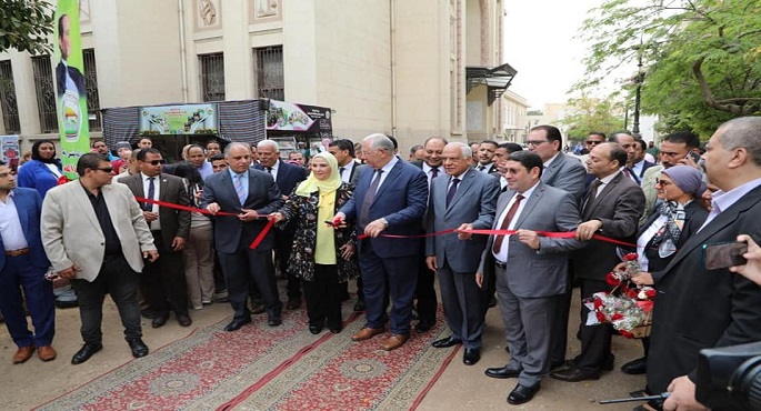 بالصور.. زيرا الزراعة والتضامن ومحافظ الجيزة يفتتحون معرض زهور الربيع الـ 90 بالمتحف الزراعي