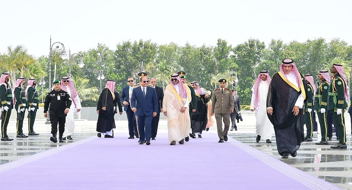 بالفيديو والصور.. الرئيس السيسي في جدة للمشاركة في الدورة الـ32 لمجلس جامعة الدول العربية