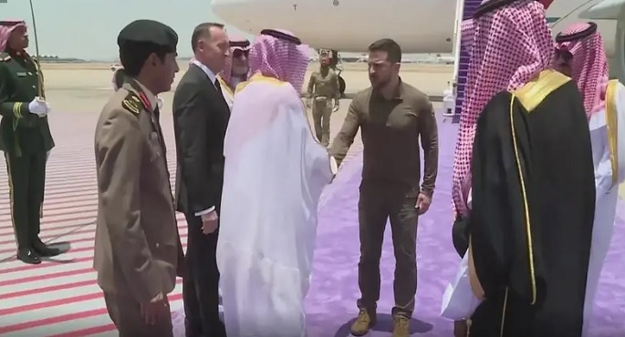 الرئيس الأوكراني يصل الى جدة لحضور القمة العربية