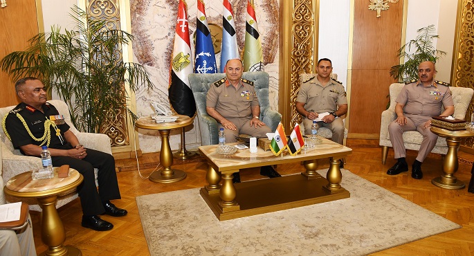 بالصور.. رئيس الأركان يلتقي قائد الجيش الهندي