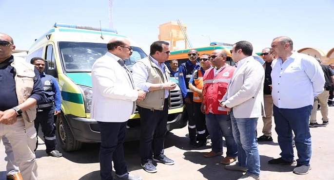 بالصور.. خلال زيارته لمستشفى أبوسمبل والمعابر الحدودية.. عبد الغفار: إتاحة جميع الخدمات الطبية وتوفير الأدوية والتطعيمات للعائدين من السودان