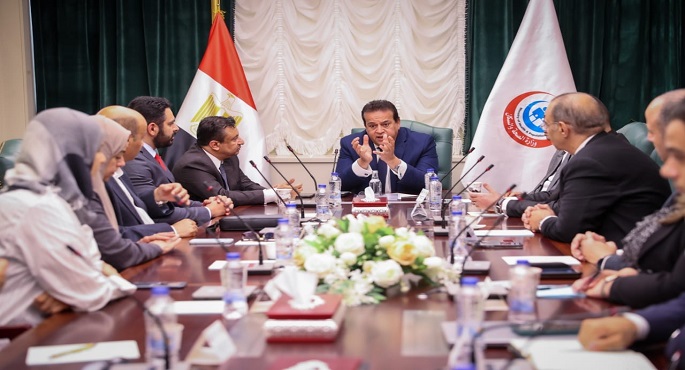 بالصور.. وزير الصحة يبحث مع وفد من المجلس العماني للاختصاصات الطبية التعاون في مجال التعليم الطبي المهني