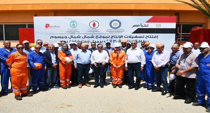 بالصور.. الملا: 203 ملايين برميل بترول احتياطي حقل “جيسوم” بالصحراء الشرقية
