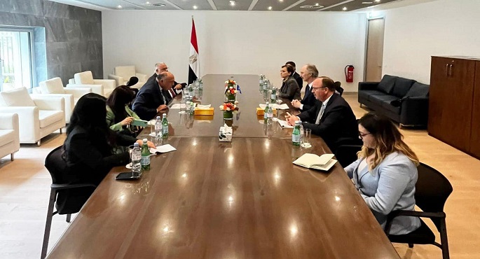 بالصور.. وزير الخارجية يلتقي مع مبعوث الأمم المتحدة الخاص إلى سوريا في جنيف