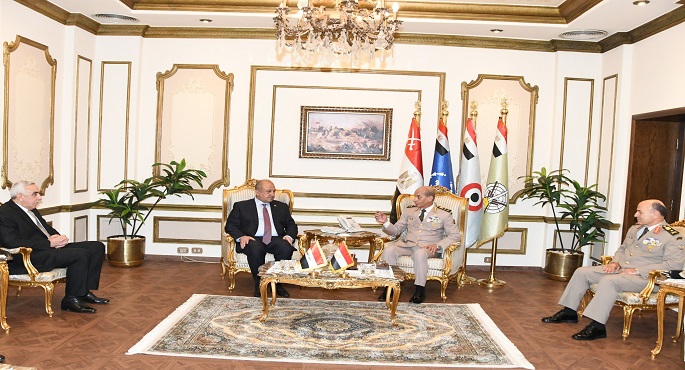 بالصور.. وزير الدفاع يلتقي وزير دفاع جمهورية العراق