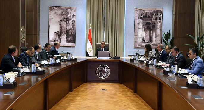 بالصور .. رئيس الوزراء يوجه بسرعة تسكين العمارات بديل العشوائيات بالعبور الجديدة والسلام