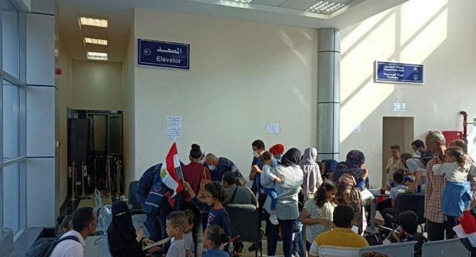 بالصور.. وزير الصحة: تقديم الخدمات الطبية لـ 581 قادمًا من دولة السودان عبر ميناء سفاجا البحري