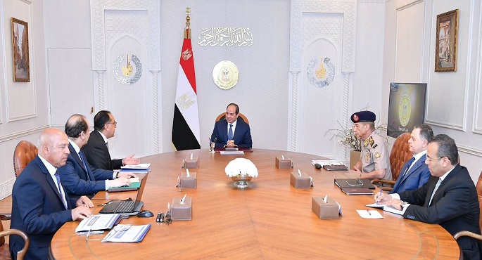 الرئيس السيسى يوجه بضمان العودة الآمنة للمصريين وتوفير الخدمات الإغاثية في المعابر البرية بين مصر والسودان