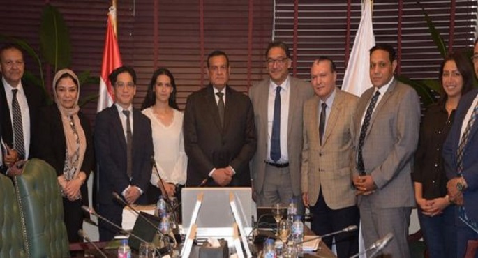بالصور .. آمنة يبحث مع وفد البنك الدولي الاستفادة من  برنامج تنمية صعيد مصر لتطوير الإدارة المحلية