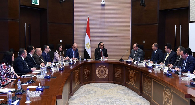 بالصور.. رئيس الوزراء يترأس اجتماع الوحدة الدائمة لحل مشكلات المستثمرين بمجلس الوزراء