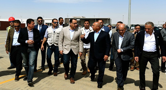 بالصور.. خلال جولته بمشروعات محافظة الجيزة.. رئيس الوزراء يتفقد ميناء السادس من أكتوبر الجاف