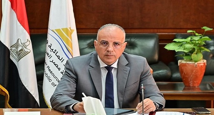 وزير الري يبحث مع قيادات الوزارة أعمال مجلس وزراء المياه الأفارقة