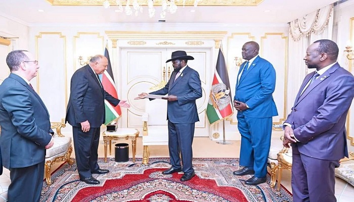 بالصور.. وزير الخارجية يسلم رسالة من الرئيس السيسي إلى رئيس جنوب السودان