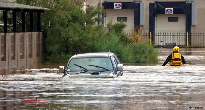 انهيار جسر على طريق سريع بسبب الفيضانات شمال شرق أستراليا