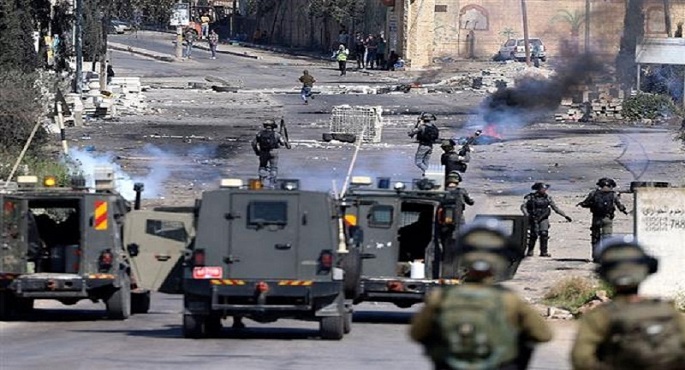 إصابة 13 فلسطينيا بالرصاص خلال اقتحام الاحتلال الإسرائيلي للبلدة القديمة في “نابلس”