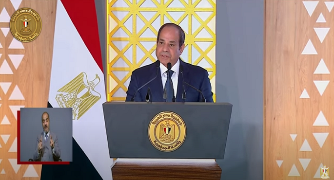 بالفيديو .. الرئيس السيسي يوجه بإنشاء صندوق إعانة للعمالة غير المنتظمة وصرف 1000 جنيه للعمال